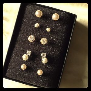Pretty in Pearls Pearl Studs Earrings Set